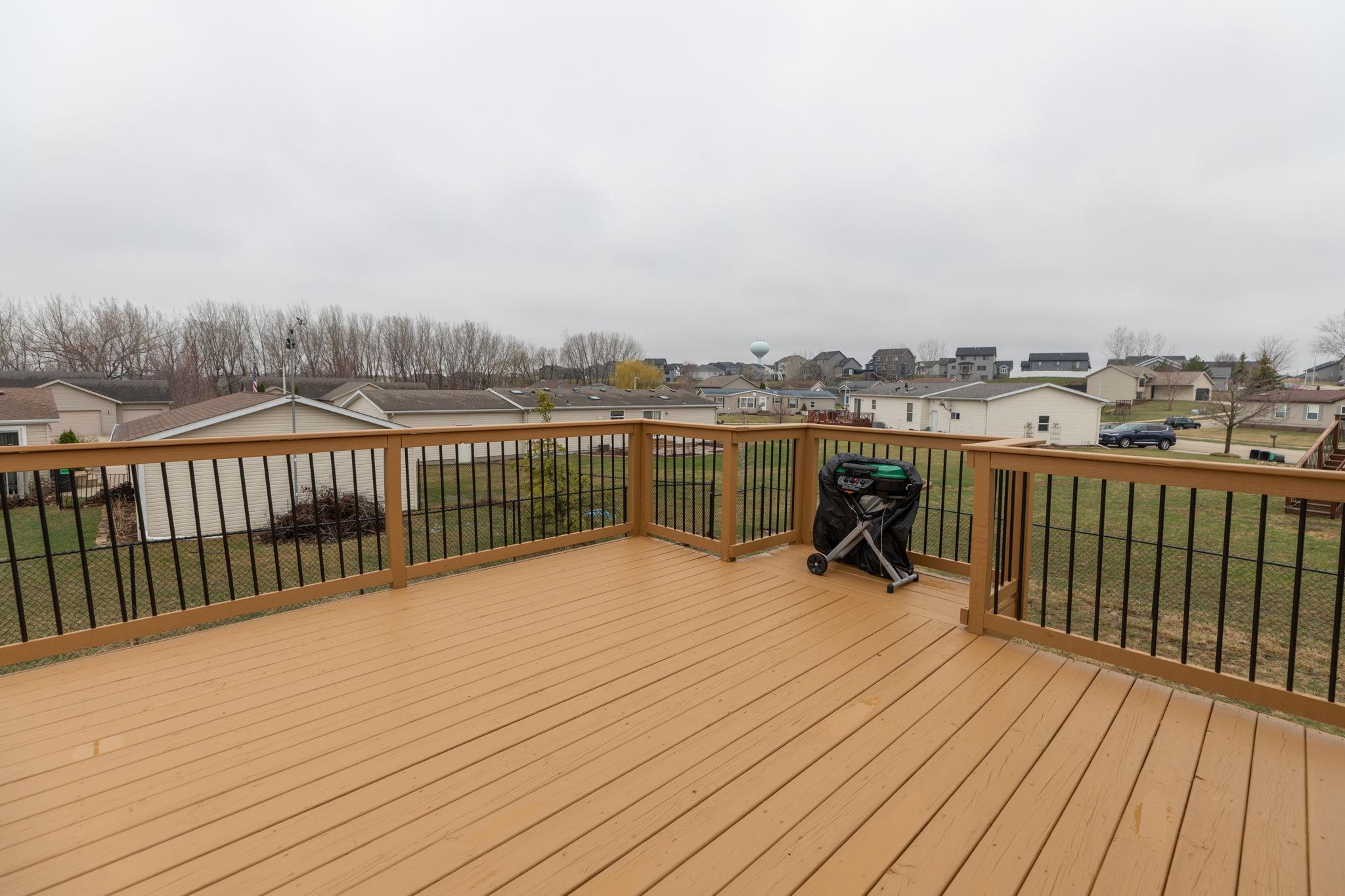 Beautiful Deck/Great for entertaining
