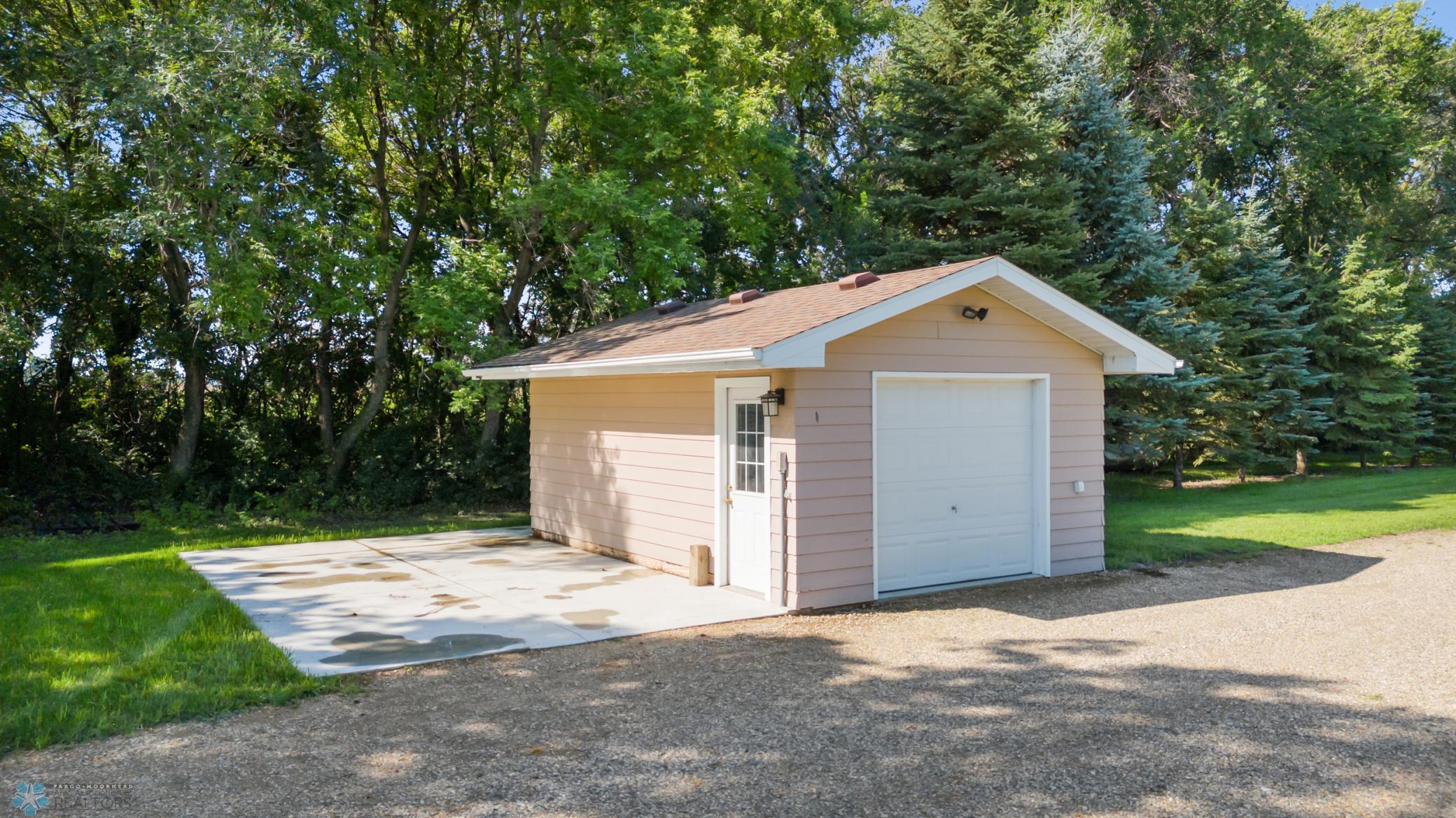 Extra heated & cooled garage
