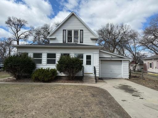 422 15th Street SW, Willmar, MN 56201