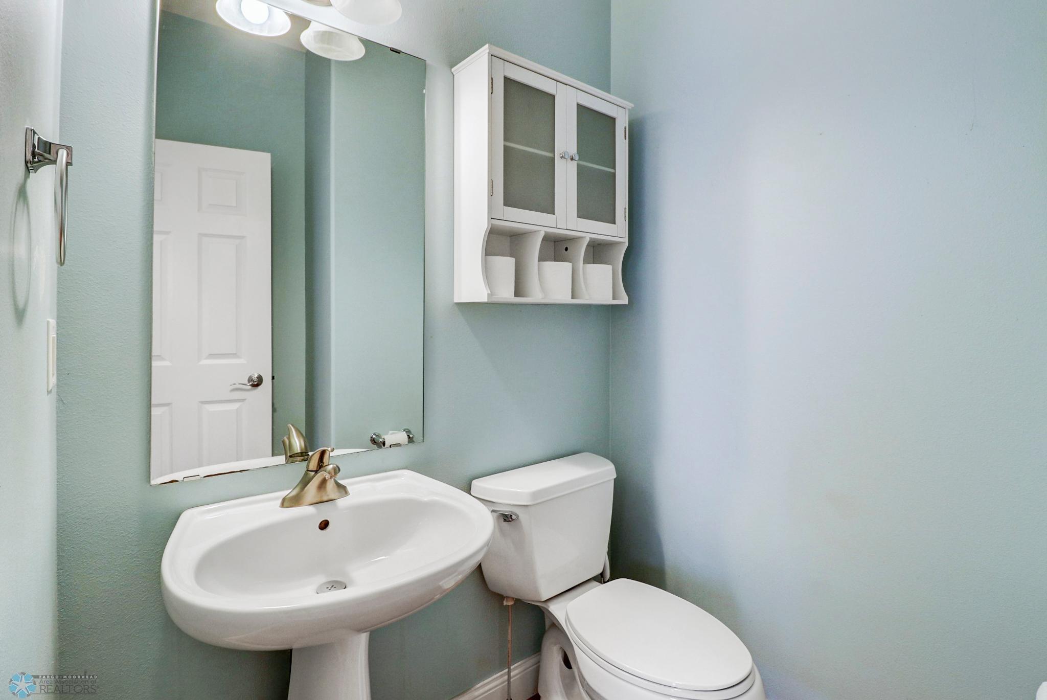 Half-bath1_2.JPG