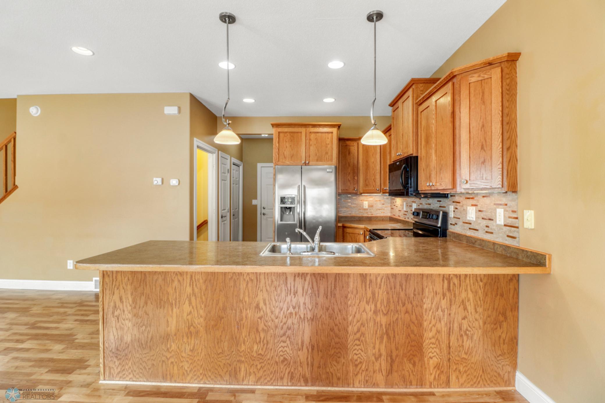 Kitchen1_0.JPG