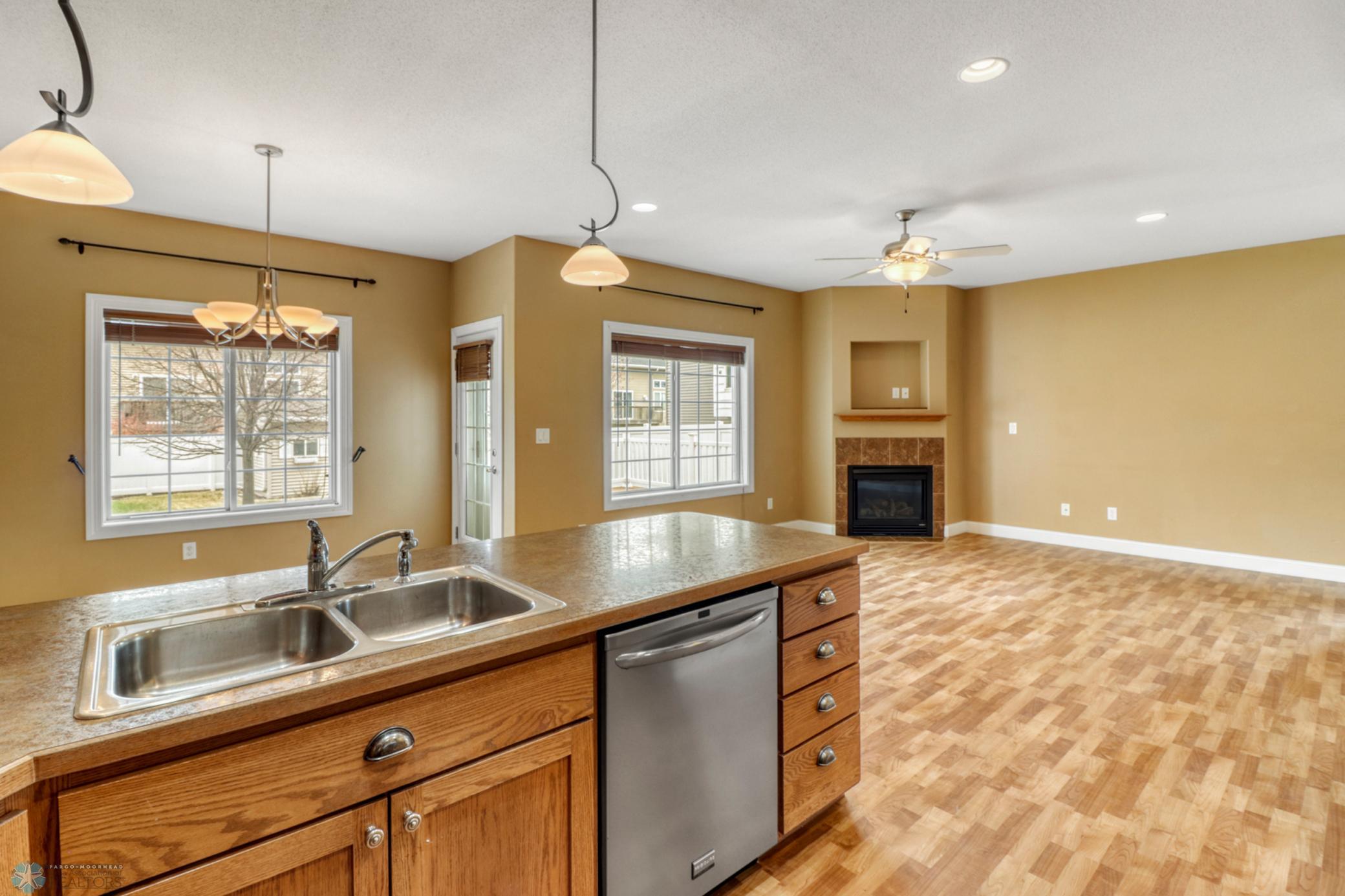 Kitchen1_5.JPG