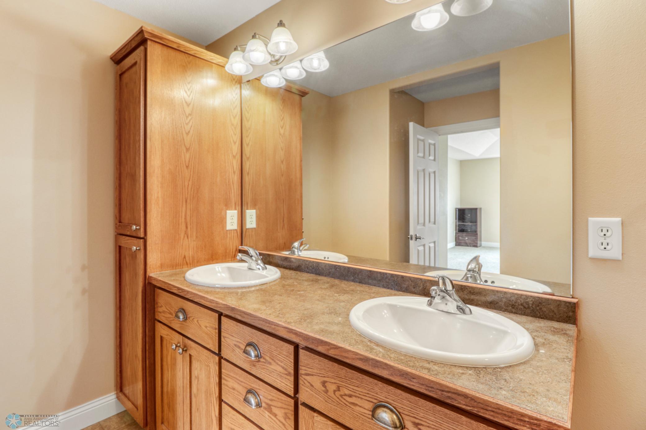 Primary Bathroom1_2.JPG