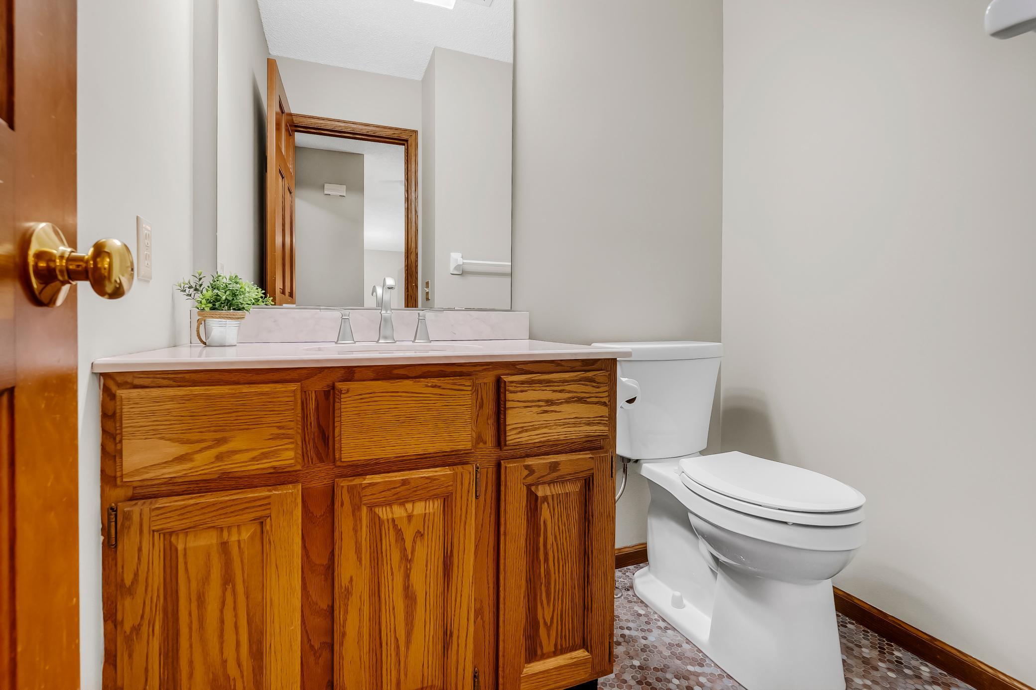 Main Level 1/2 Bath