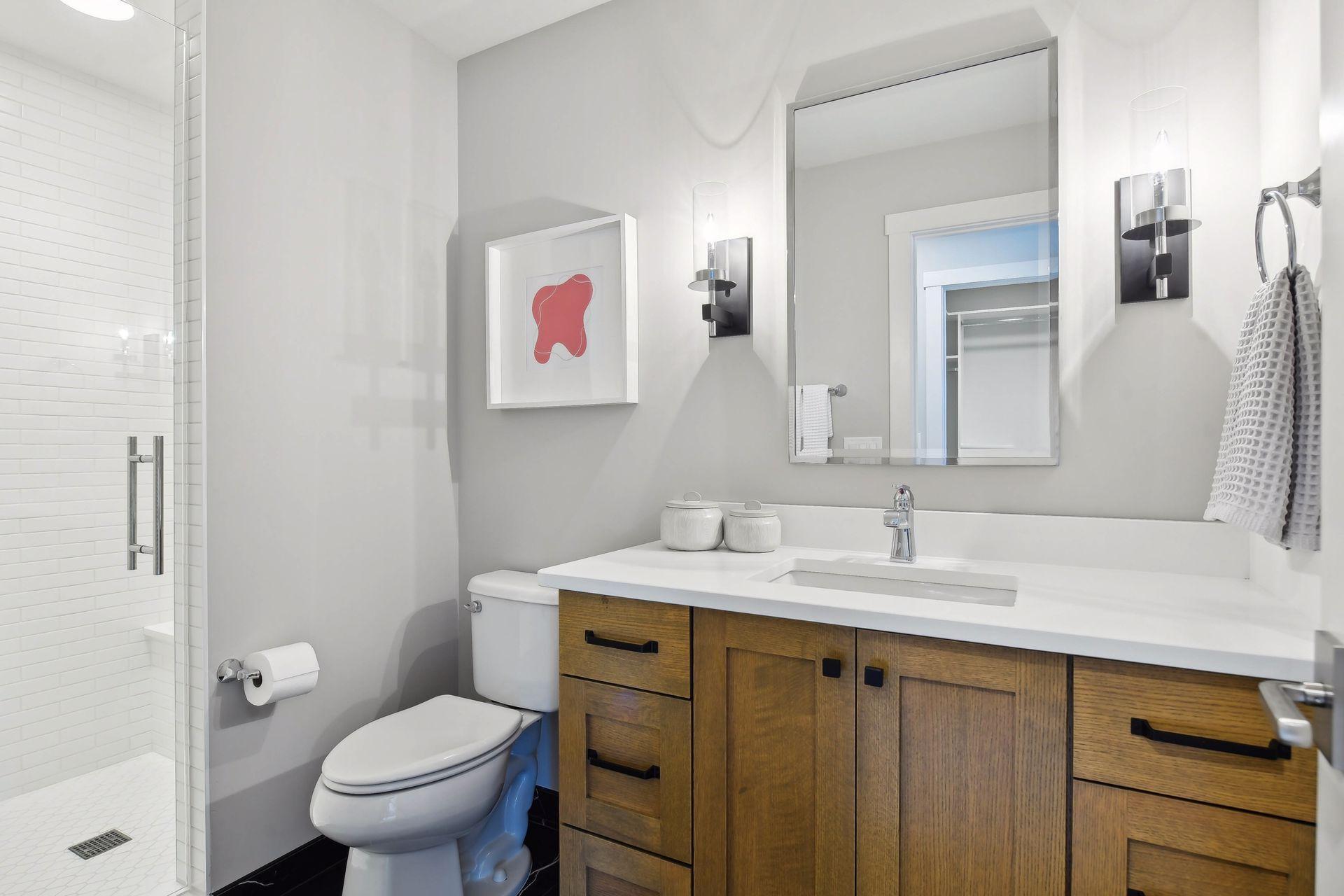 Fourth bedroom en-suite.