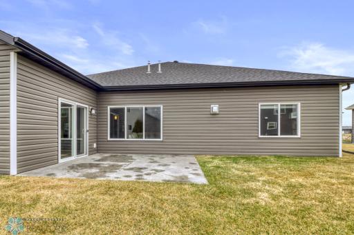 7352 Eagle Pointe Drive S, Fargo, ND 58104