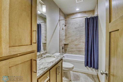 7352 Eagle Pointe Drive S, Fargo, ND 58104