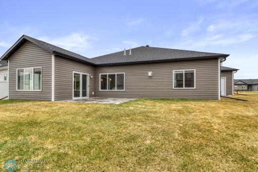 7352 Eagle Pointe Drive S, Fargo, ND 58104