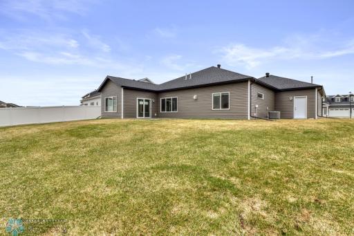7352 Eagle Pointe Drive S, Fargo, ND 58104