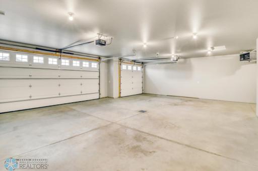 7352 Eagle Pointe Drive S, Fargo, ND 58104