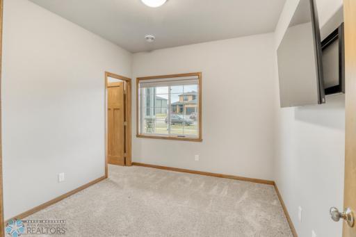 7352 Eagle Pointe Drive S, Fargo, ND 58104