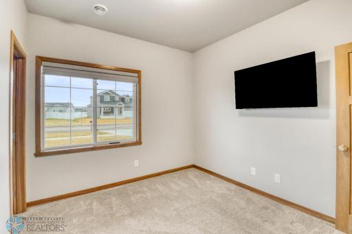 7352 Eagle Pointe Drive S, Fargo, ND 58104