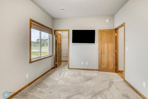 7352 Eagle Pointe Drive S, Fargo, ND 58104