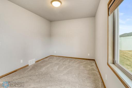 7352 Eagle Pointe Drive S, Fargo, ND 58104