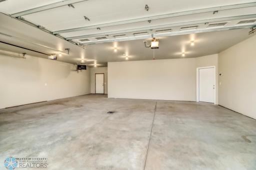 7352 Eagle Pointe Drive S, Fargo, ND 58104