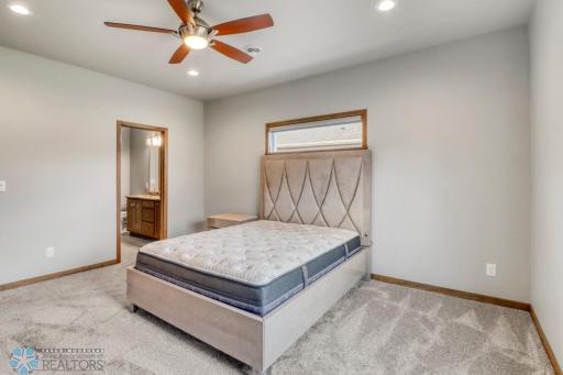 7352 Eagle Pointe Drive S, Fargo, ND 58104