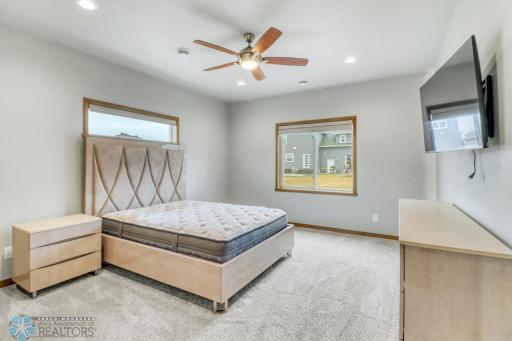 7352 Eagle Pointe Drive S, Fargo, ND 58104