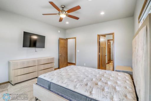 7352 Eagle Pointe Drive S, Fargo, ND 58104