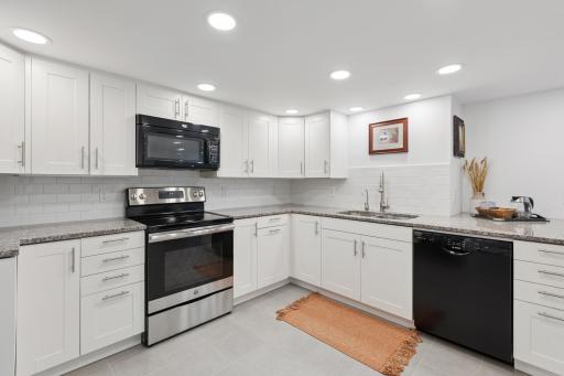 2887 Lake Shore Avenue, Maple Plain, MN 55359