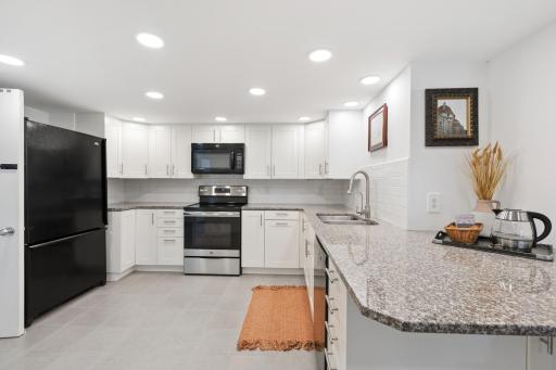 2887 Lake Shore Avenue, Maple Plain, MN 55359