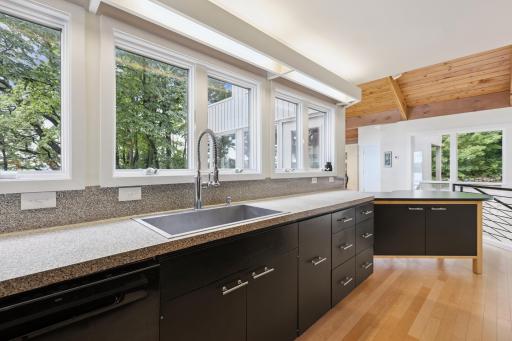 2887 Lake Shore Avenue, Maple Plain, MN 55359