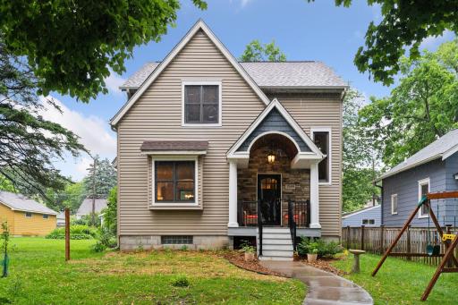 Welcome to 1584 Merrill Street in Como Park!