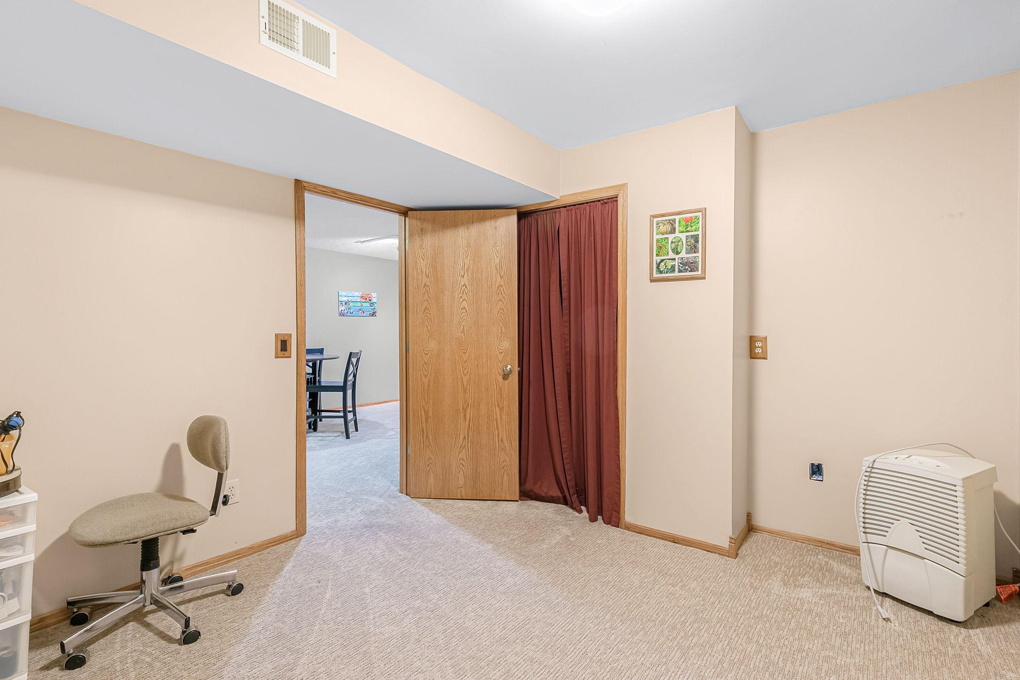 37-web-or-mls-871-Paul-Pkwy-NE-37.jpg