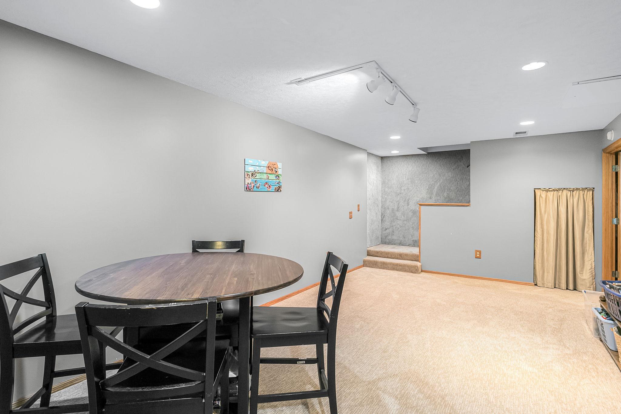 35-web-or-mls-871-Paul-Pkwy-NE-35.jpg