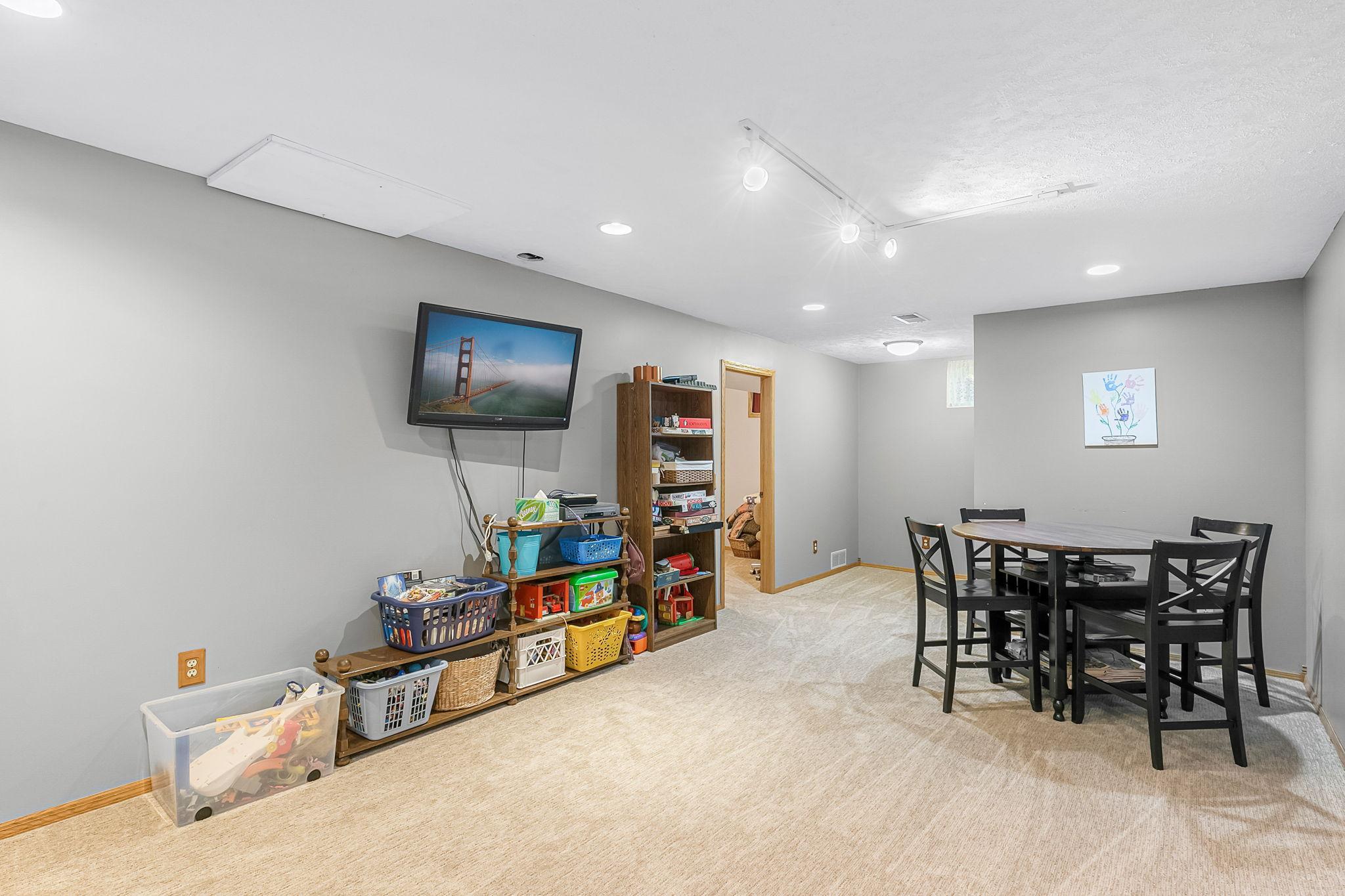 34-web-or-mls-871-Paul-Pkwy-NE-34.jpg