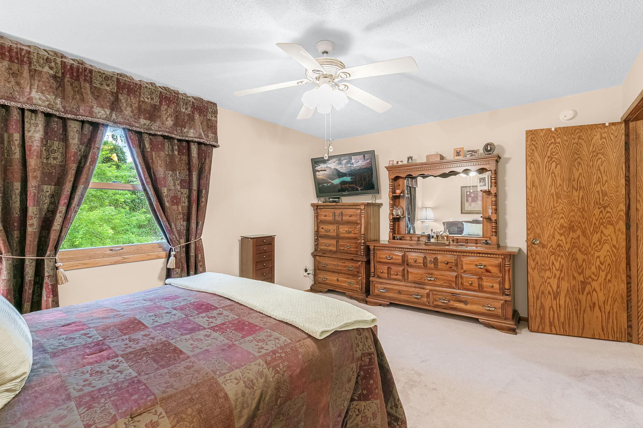 24-web-or-mls-871-Paul-Pkwy-NE-24.jpg
