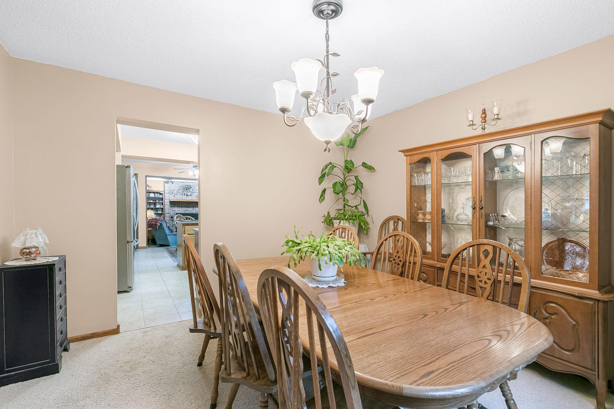 9-web-or-mls-871-Paul-Pkwy-NE-09.jpg
