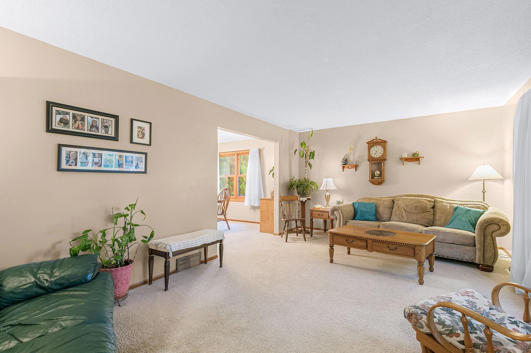 6-web-or-mls-871-Paul-Pkwy-NE-06.jpg