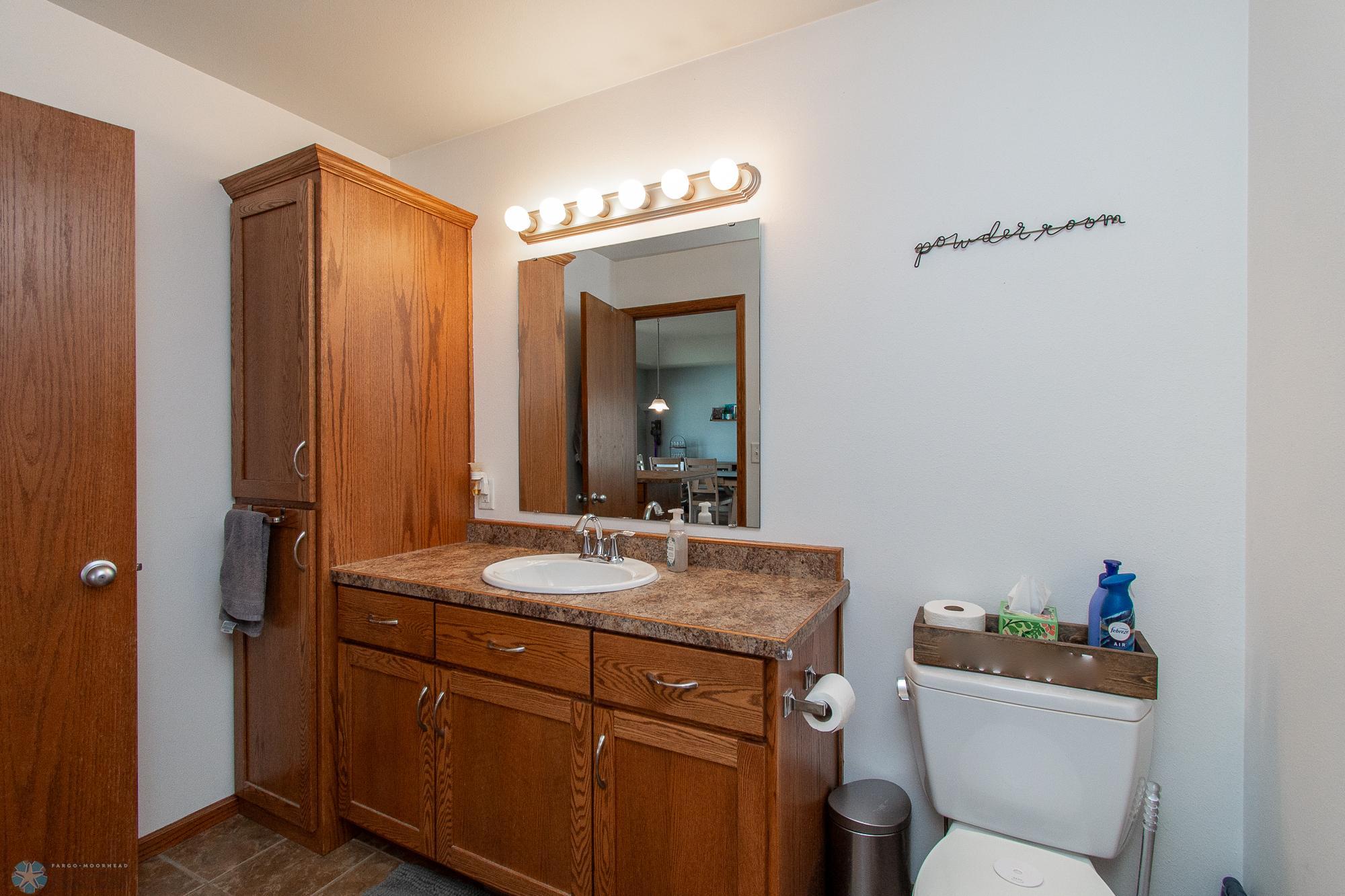 Bathroom 1- Full Hollywood Bath