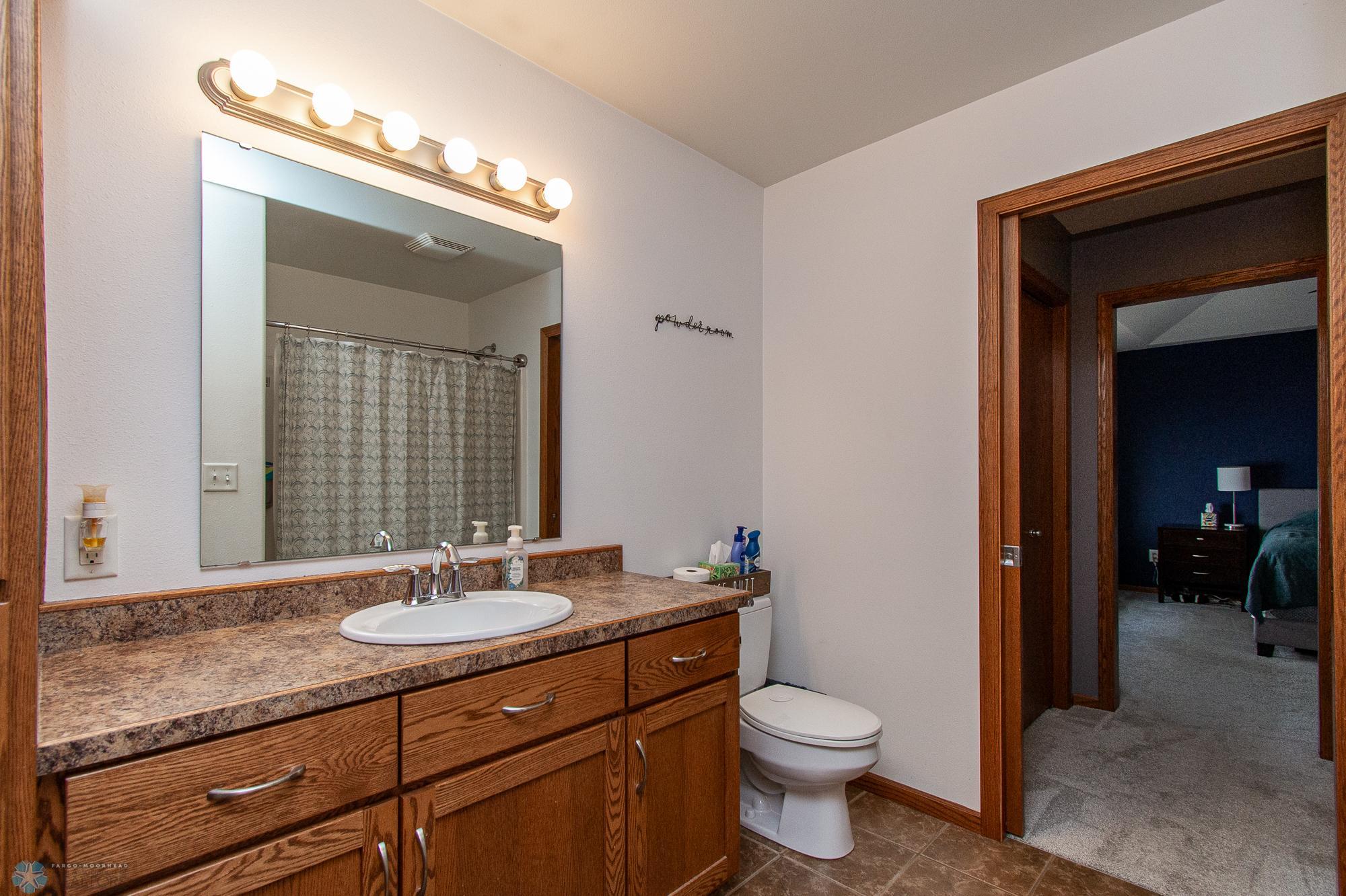 Bathroom 1- Full Hollywood Bath