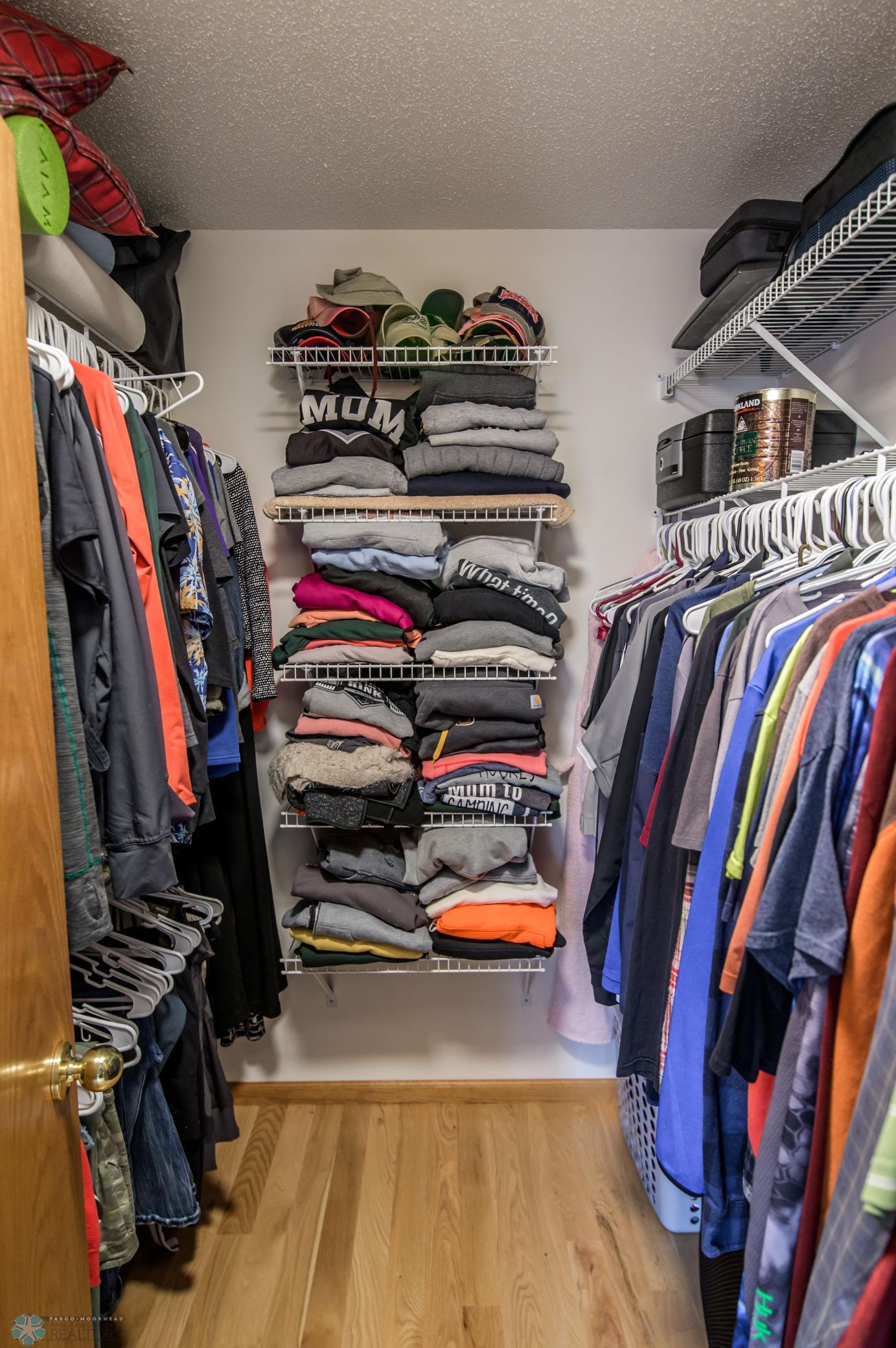 Primary walk in closet DSC_3451.jpg