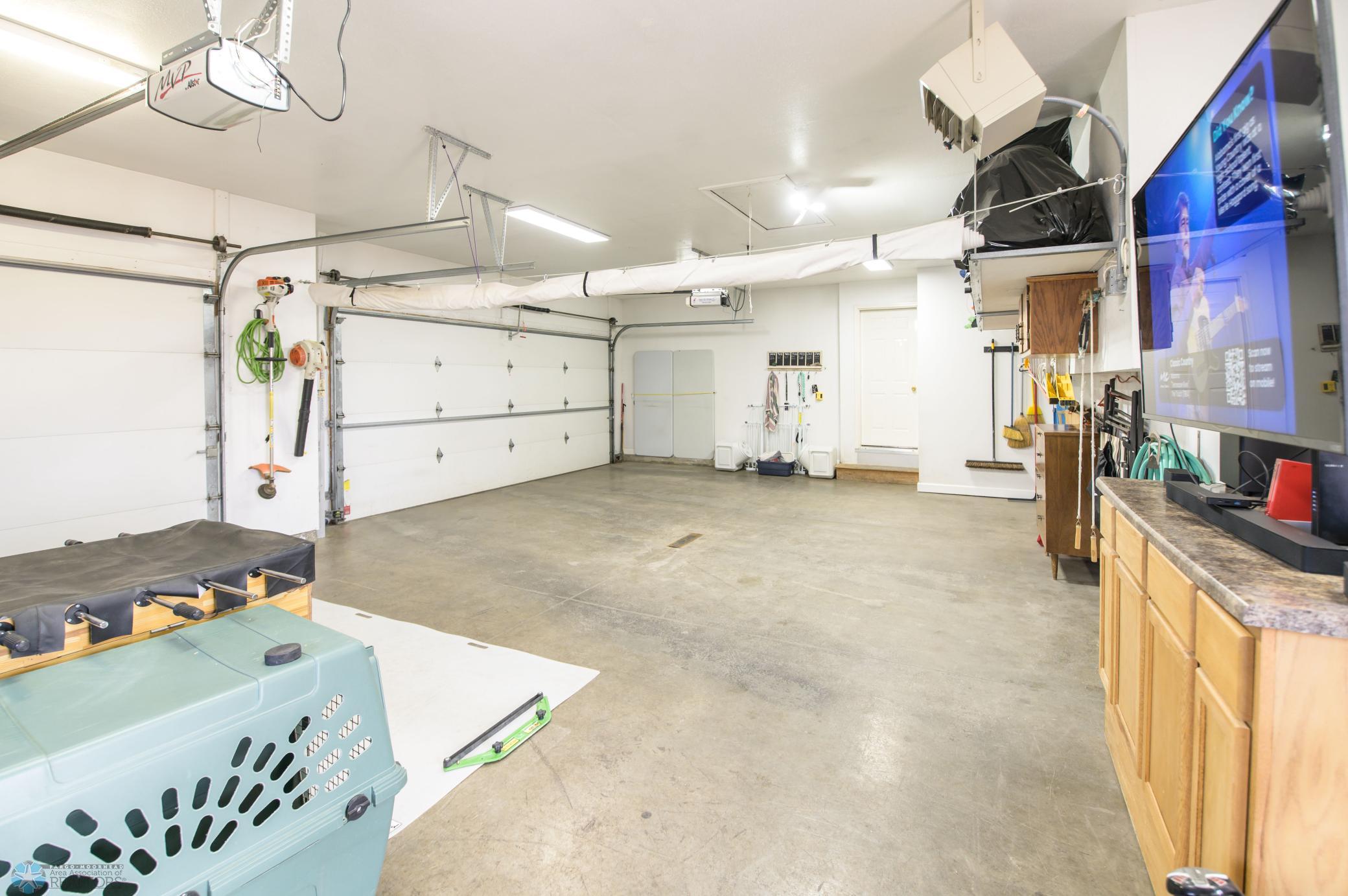 3 stall heated oversized garage DSC_3580.jpg