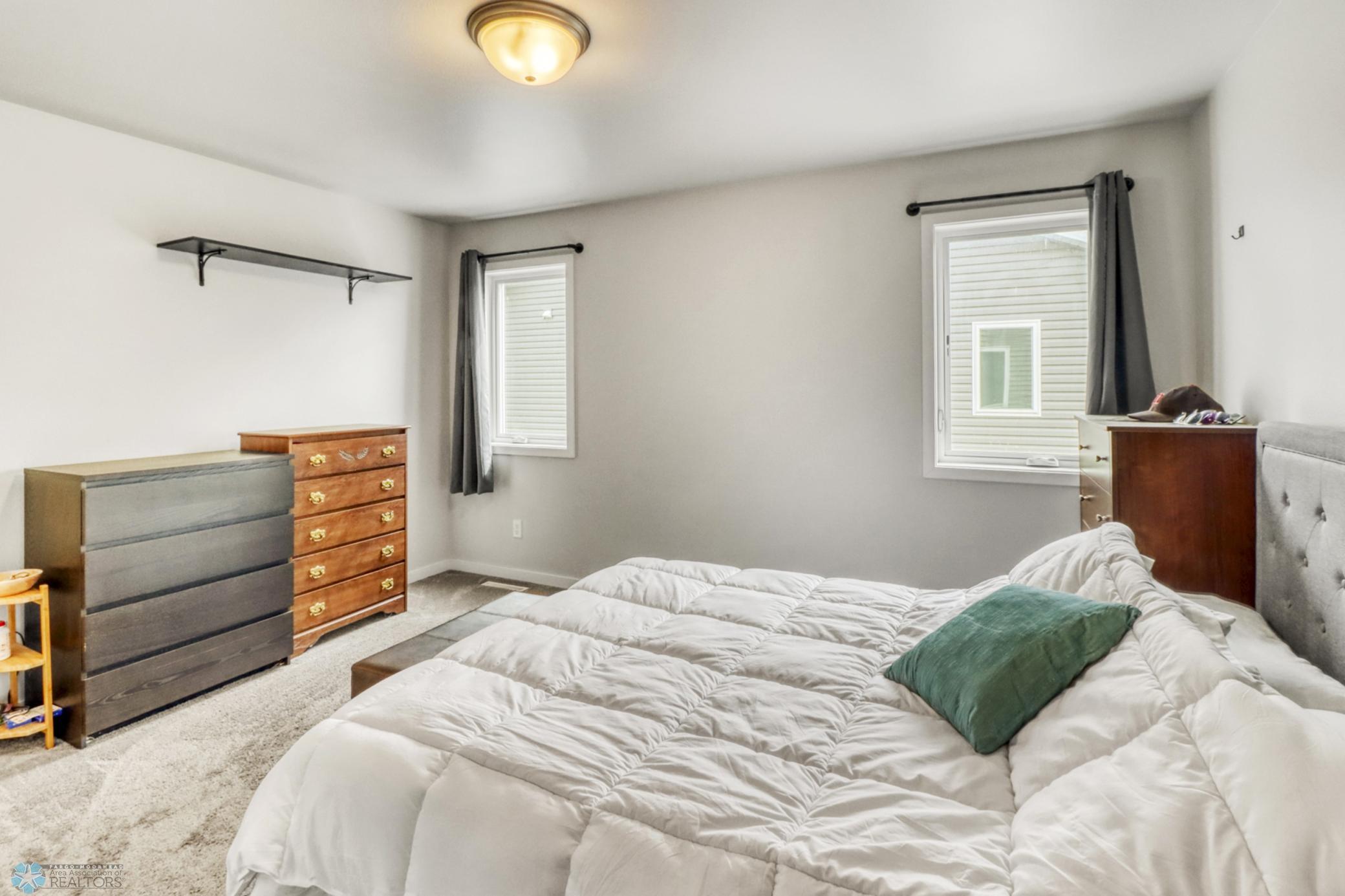 Primary Bedroom1_3.JPG
