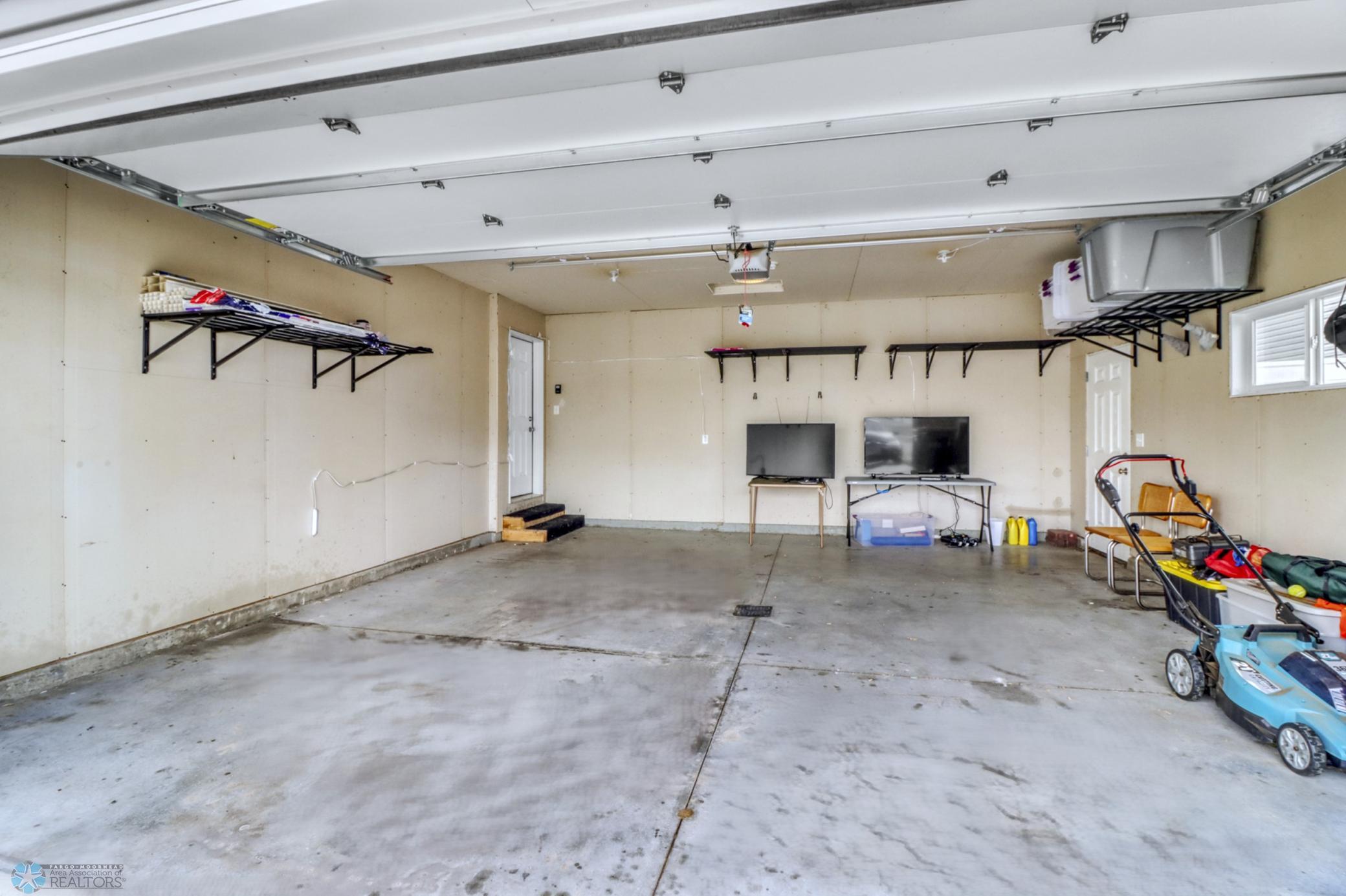 Garage1_1.JPG