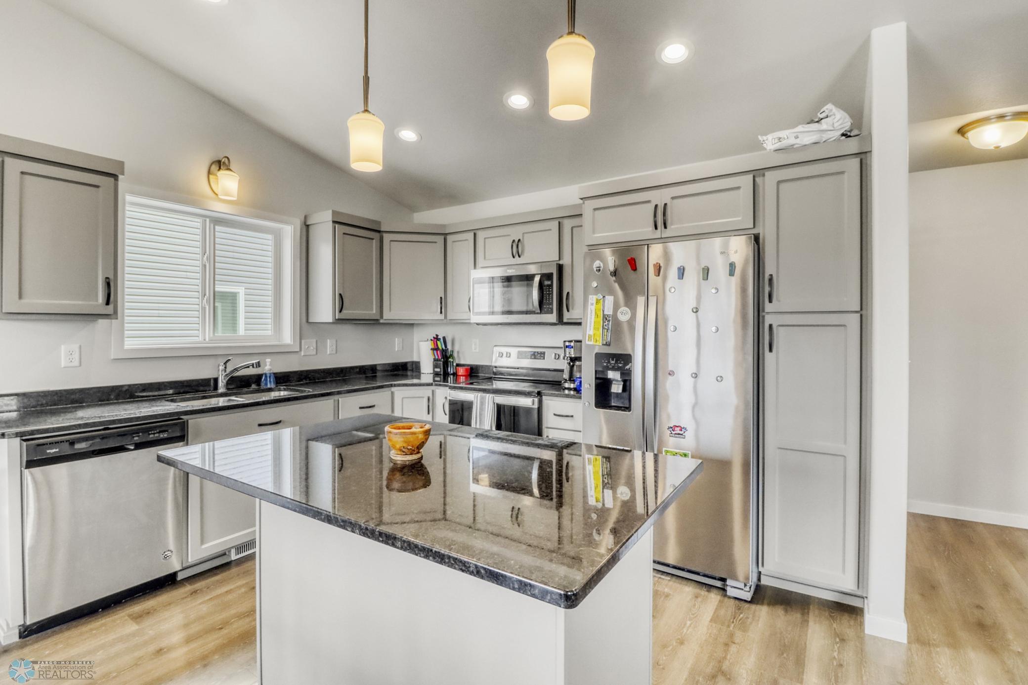 Kitchen1_3.JPG