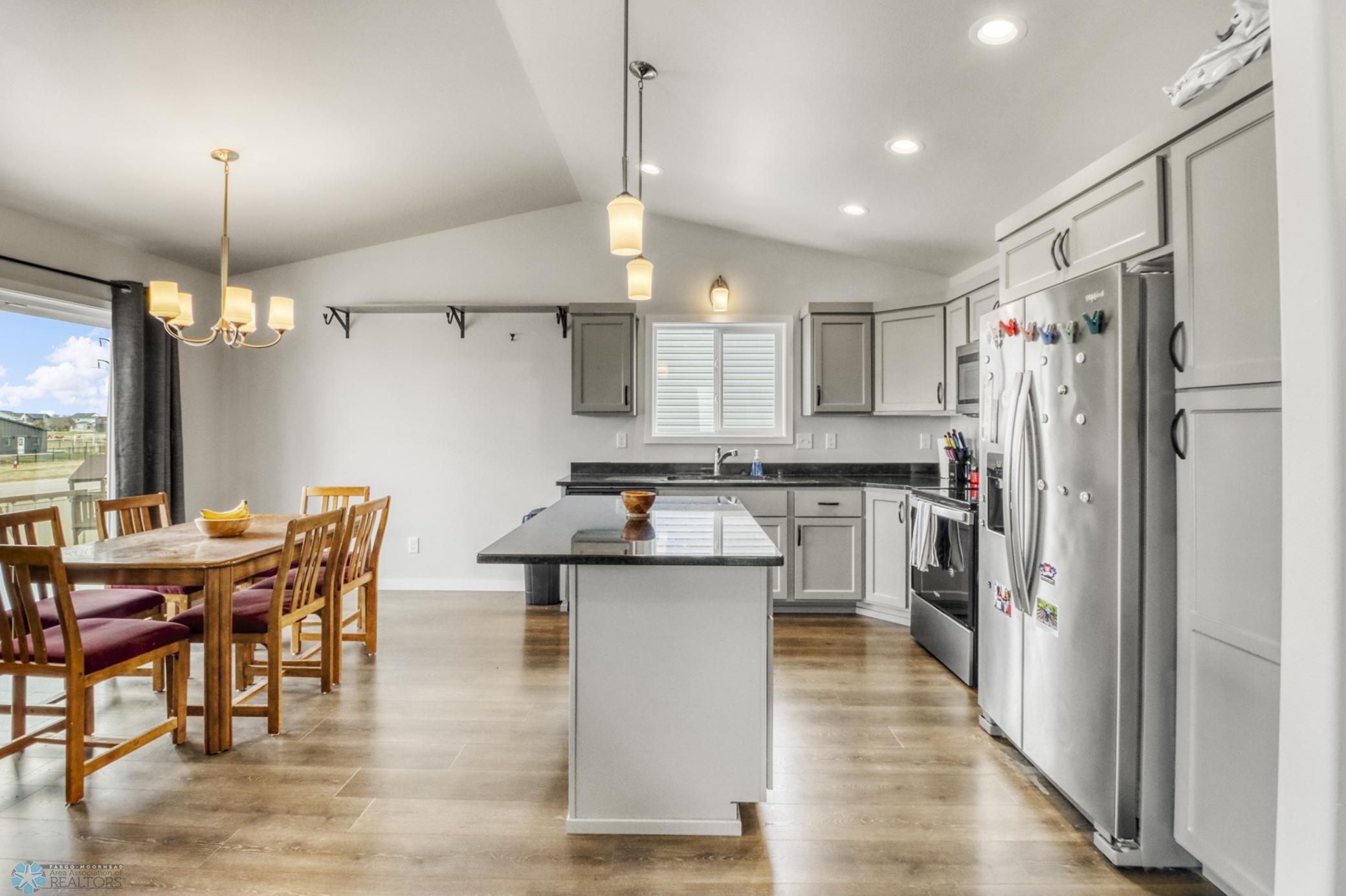 Kitchen1_4.JPG