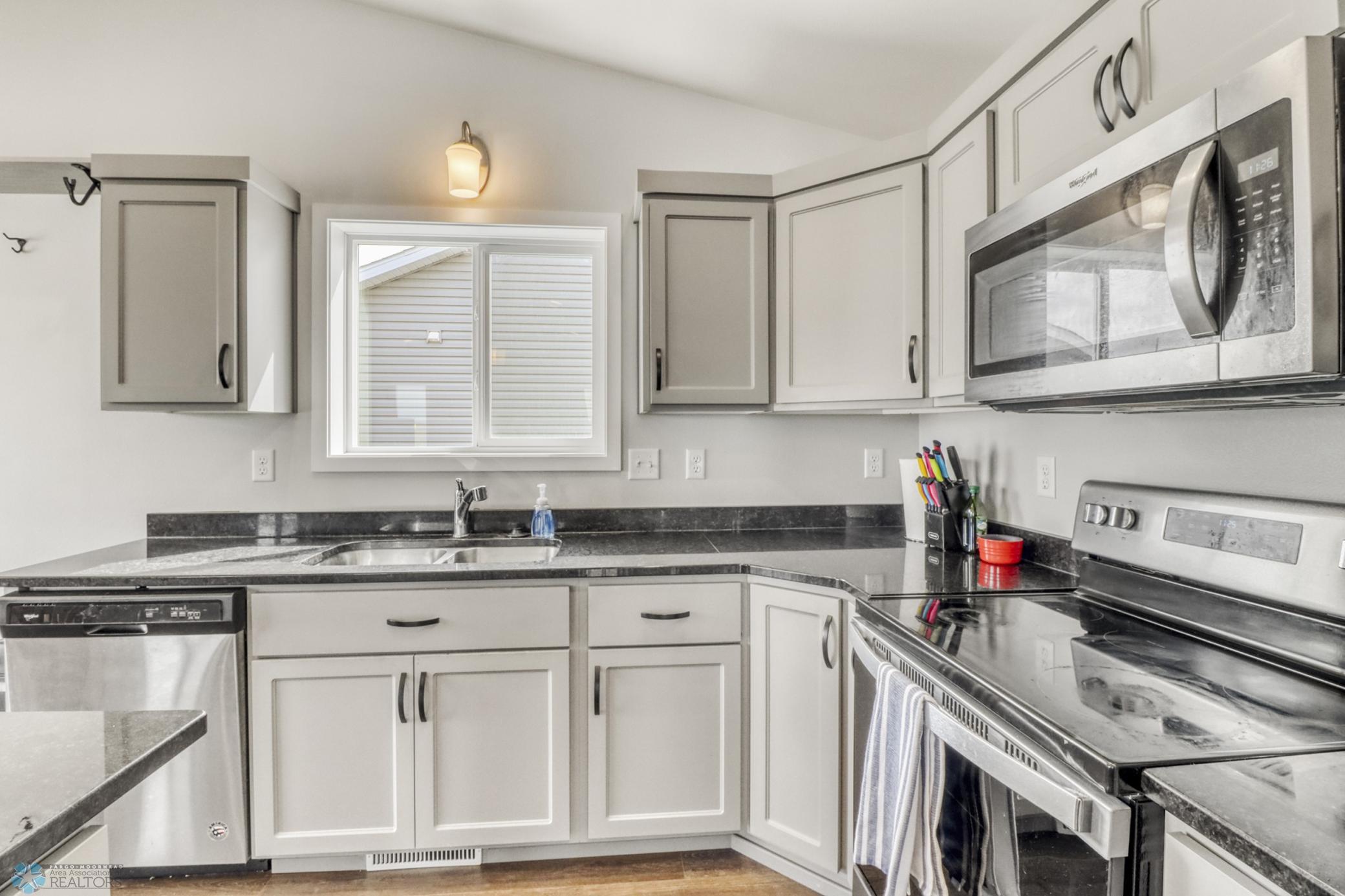 Kitchen1_5.JPG