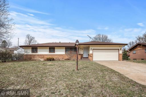 140 Timberland Drive, Burnsville, MN 55337