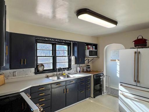 305 Kneale Avenue N, Thief River Falls, MN 56701