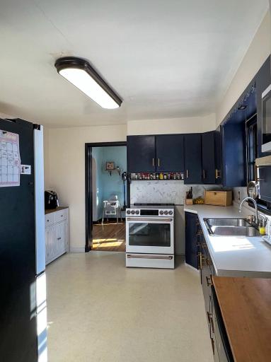 305 Kneale Avenue N, Thief River Falls, MN 56701