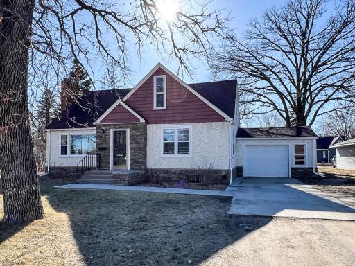 305 Kneale Avenue N, Thief River Falls, MN 56701