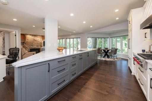 Stunning fully remodeled 26 x 16 kitchen with 10' center island