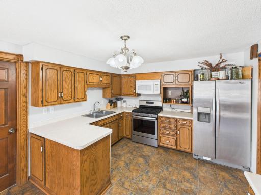 Ample Kitchen Cabinet Space