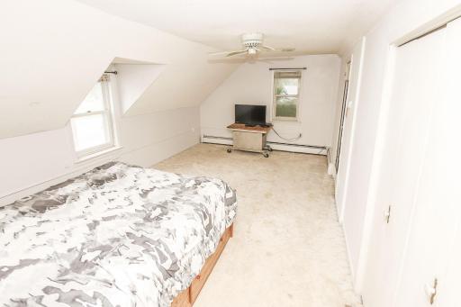 UL 4th Bedroom or Bonus Space