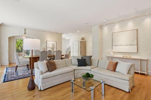 A seamless blend of dining and lounge living.