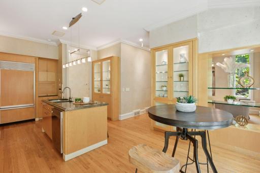 Spacious island with seating for casual dining.